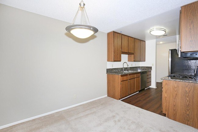 Building Photo - 7315 Winnetka Ave