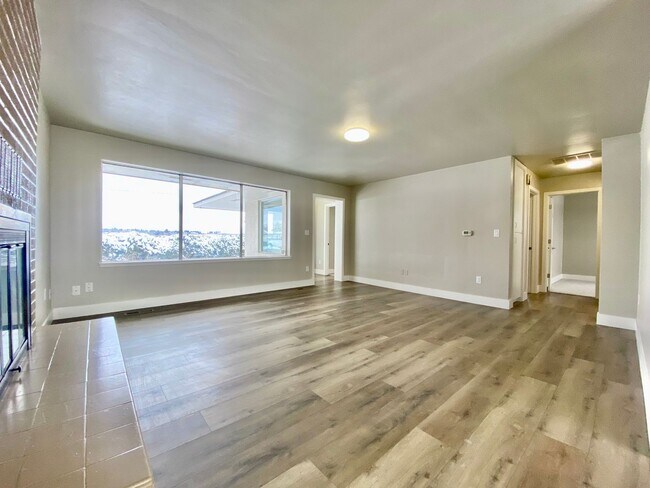 Foto del edificio - Renovated Home Surrounded By Scenic Orchard Bliss