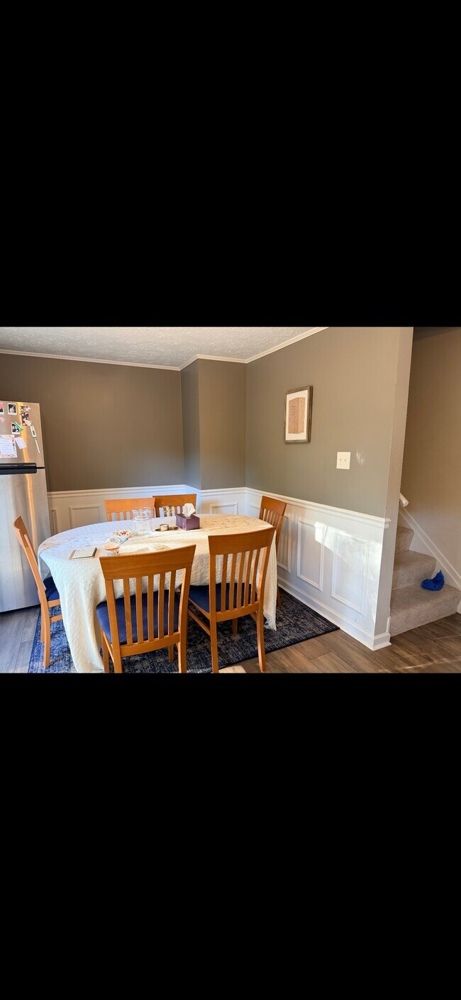 Comedor - 3016 N Dale Ln