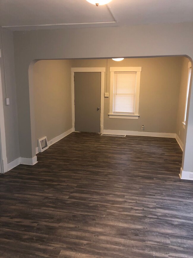 Building Photo - Updated 2 Bedroom SW Canton House for Rent