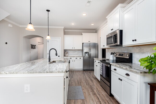 Building Photo - 135 White Rock Dr