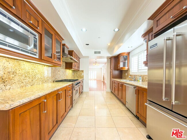 Foto del edificio - 11692 Darlington Ave