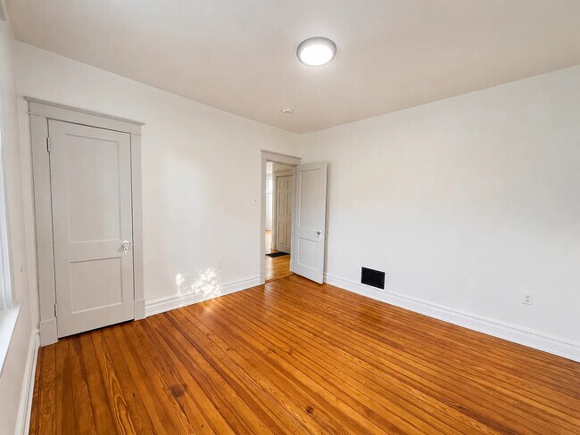 Foto del edificio - 8527 Philo Ave