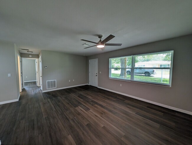 Building Photo - Nicely Updated 2/1.5 Beverly Hills Home