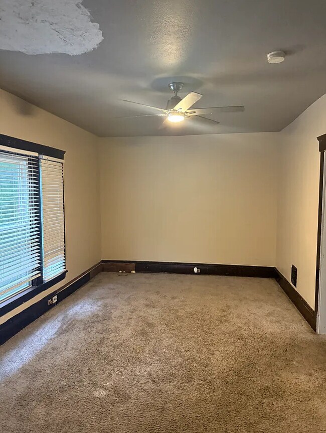 Foto del edificio - 536 E 123rd St