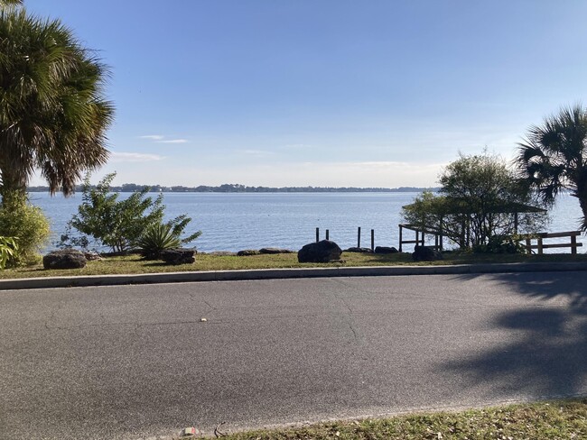 Foto del edificio - 803 Rockledge Dr