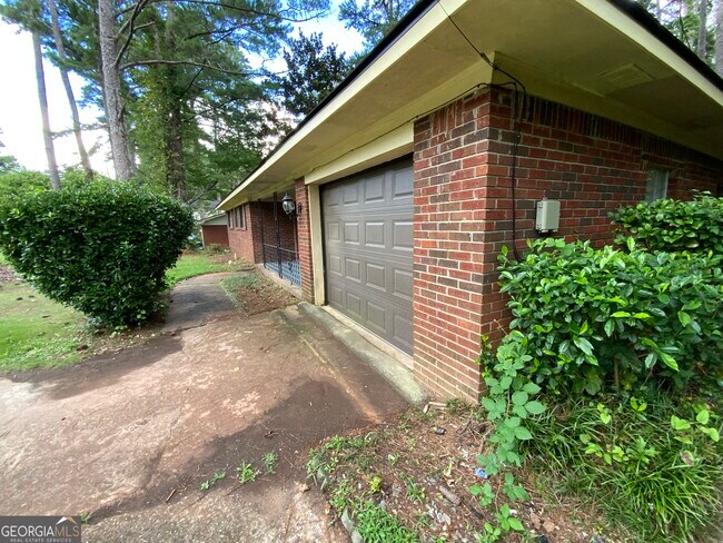 Building Photo - 692 White Bird Way