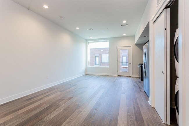 Foto del edificio - 1800 E 4th St