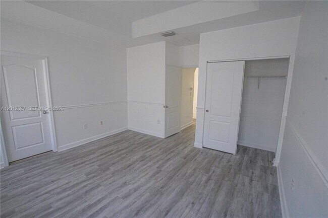 Building Photo - Southwest 154th Path, Miami, FL 33185 - 5 BR 3 BA single-family home