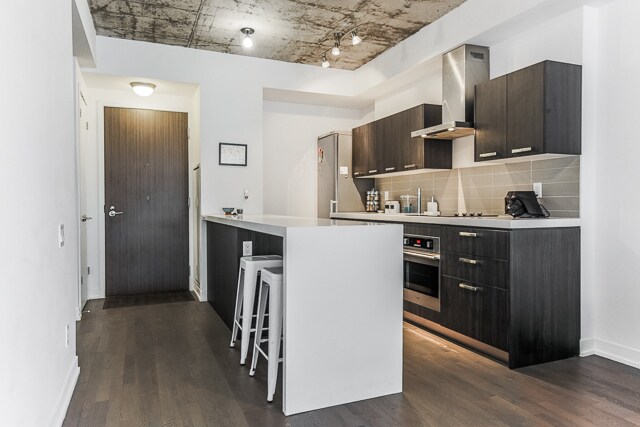 Photo du bâtiment - 560-560 King St W