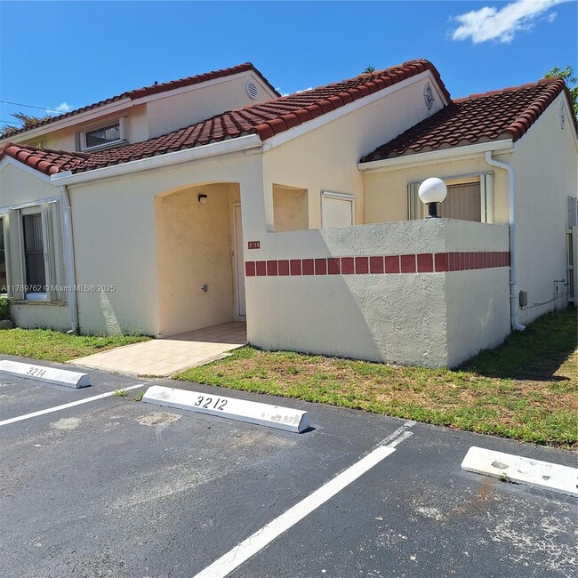 Building Photo - 3214 San Remo Cir