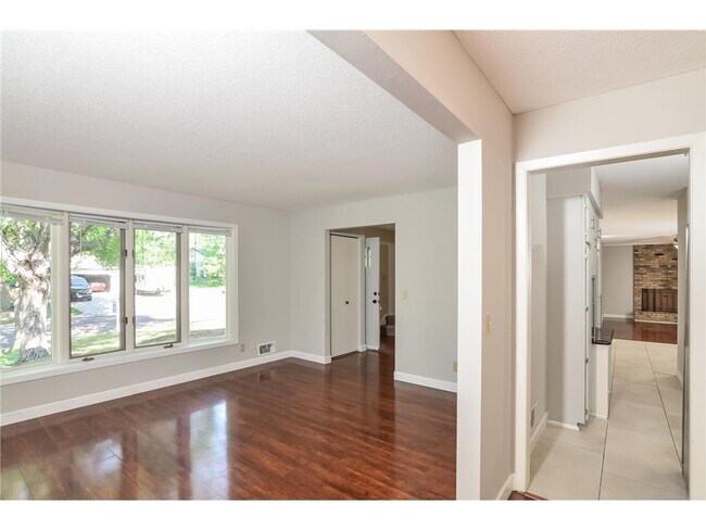 Building Photo - 8525 Ivywood Ave S