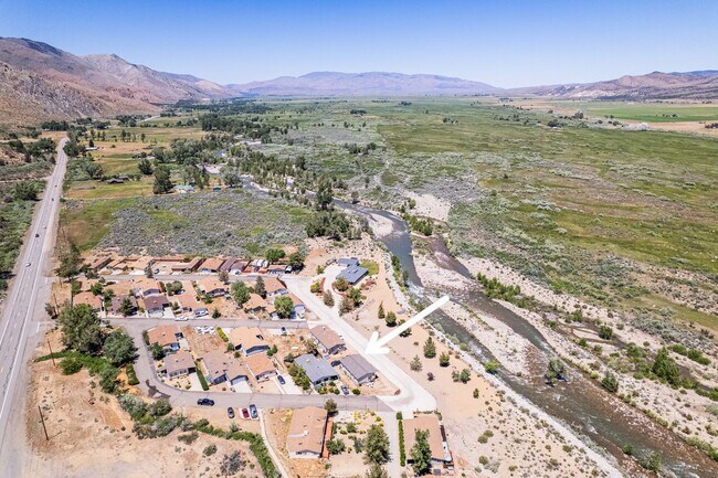 Building Photo - Cozy Upgraded Home w/ Panoramic Mountain V...