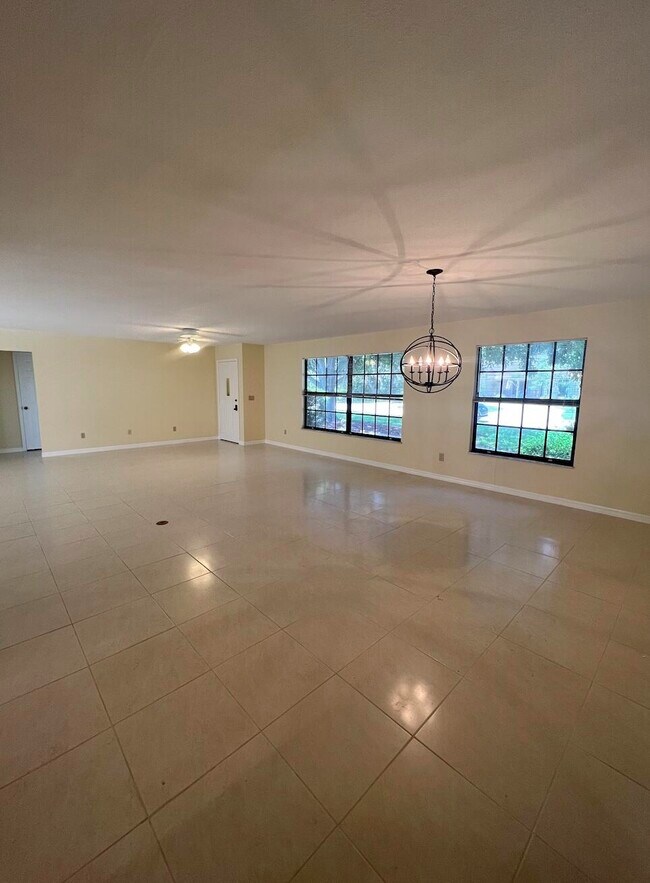 Foto del edificio - 560 W Forest Trail