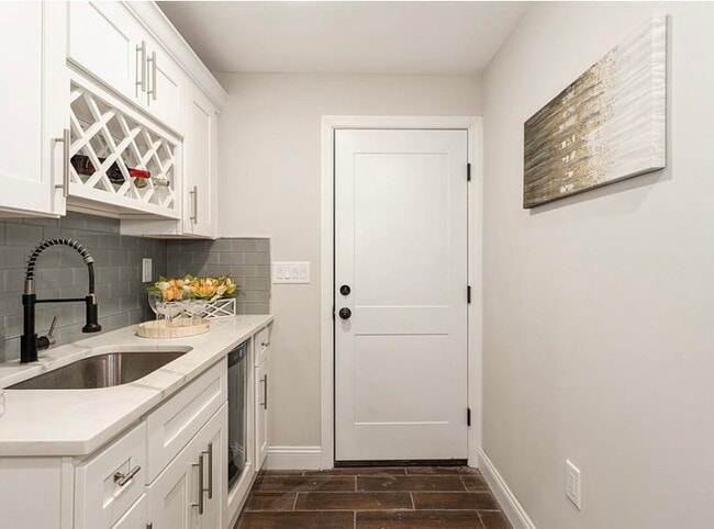 Building Photo - 586 Liberty Ave