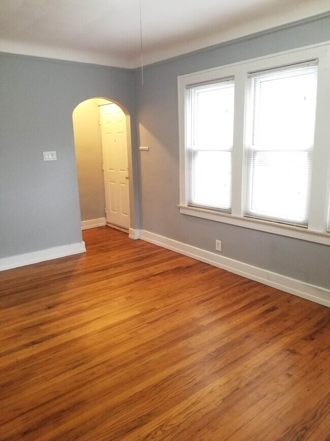Living room - 339 E Breckenridge St