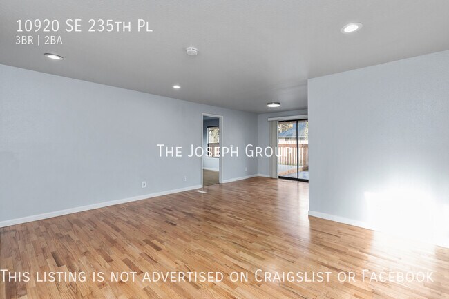 Building Photo - Conveniently located 3 bed/1.75 bath in Kent!