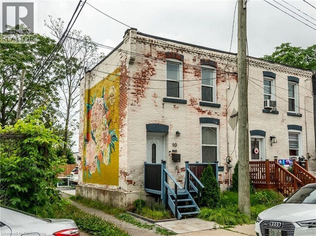 Building Photo - 10 Douglas Ave