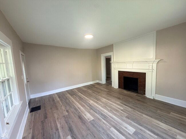 Building Photo - 320 Lockerbie St
