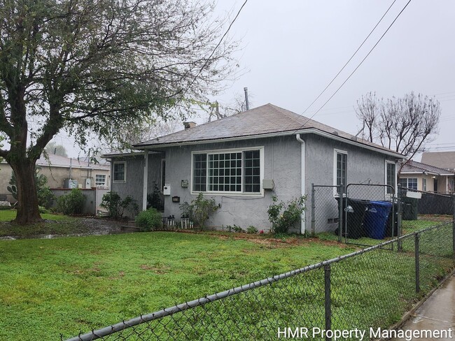 Building Photo - 306 W Sunkist St