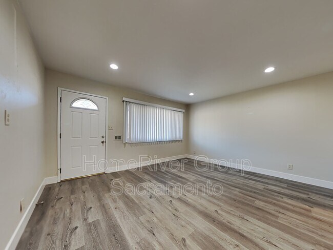Building Photo - 7008 Maita Cir