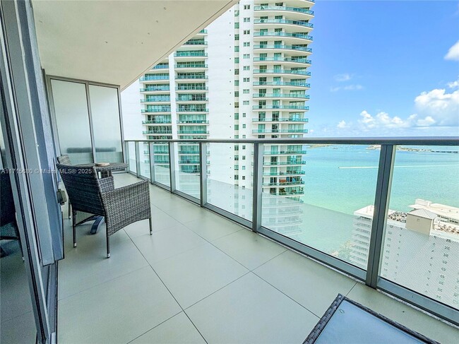 Foto del edificio - 1300 Brickell Bay Dr