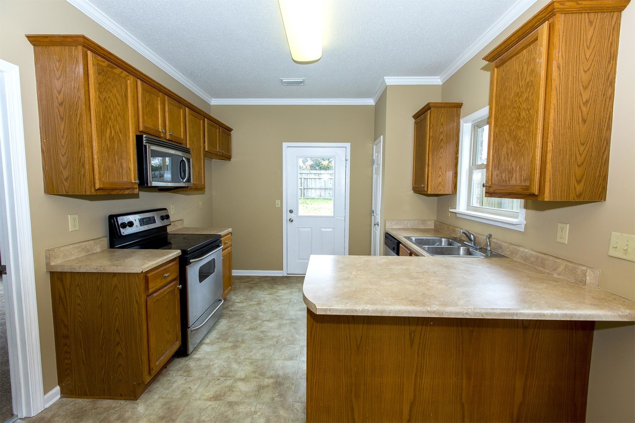 Building Photo - 16442 Waterbury Ln