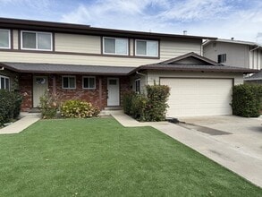 Building Photo - 827 Comet Dr