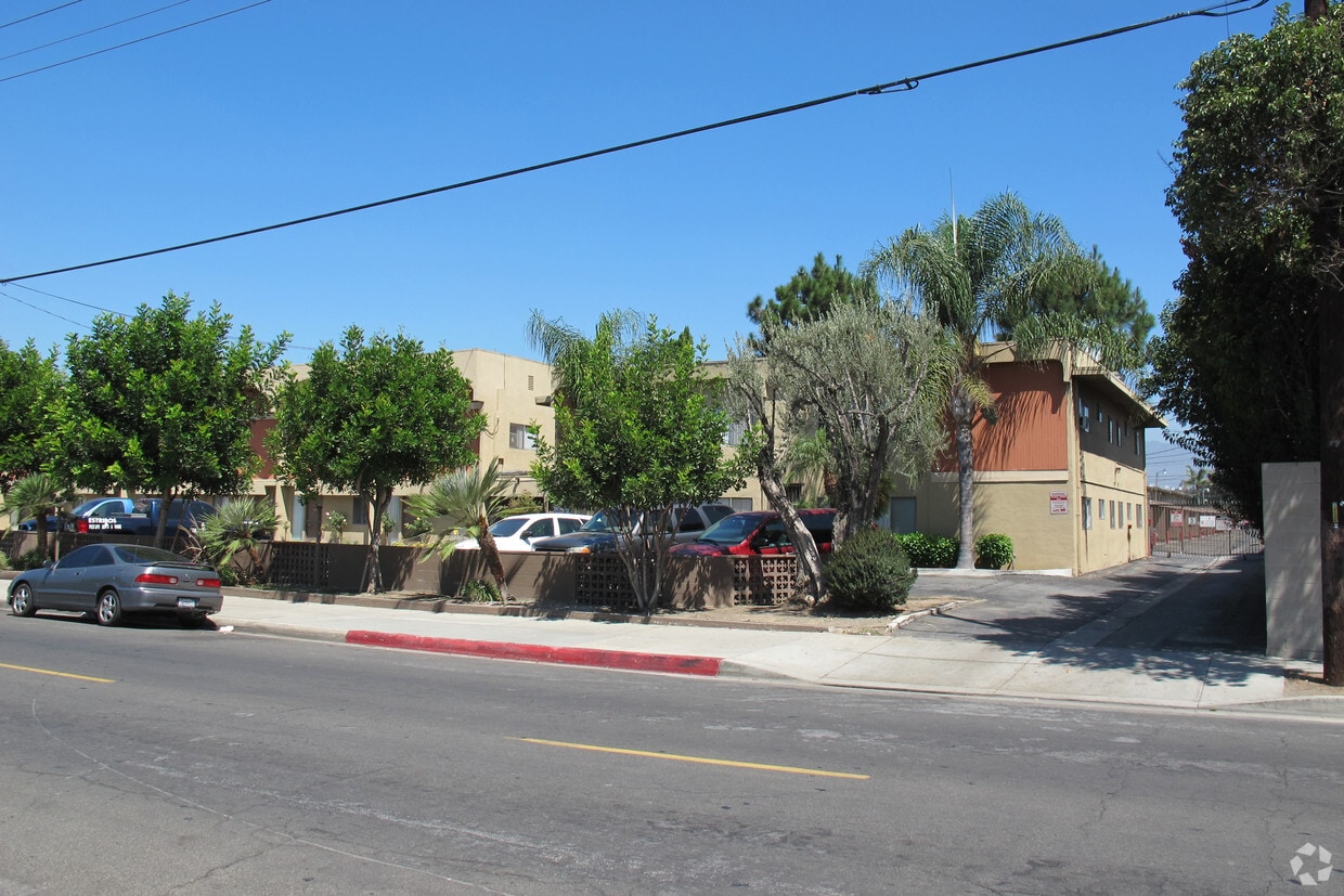 Building Photo - Covina West