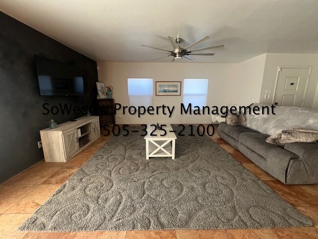 Foto del edificio - FULLY FURNISHED  3 Bedroom - Short or Long Term Available