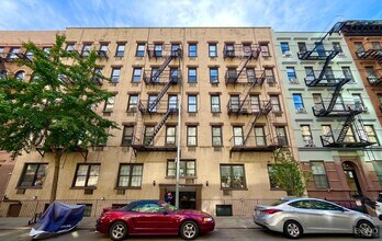 Building Photo - 306 E 91st St