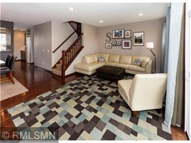 Foto del edificio - 4506 Village Square Blvd N