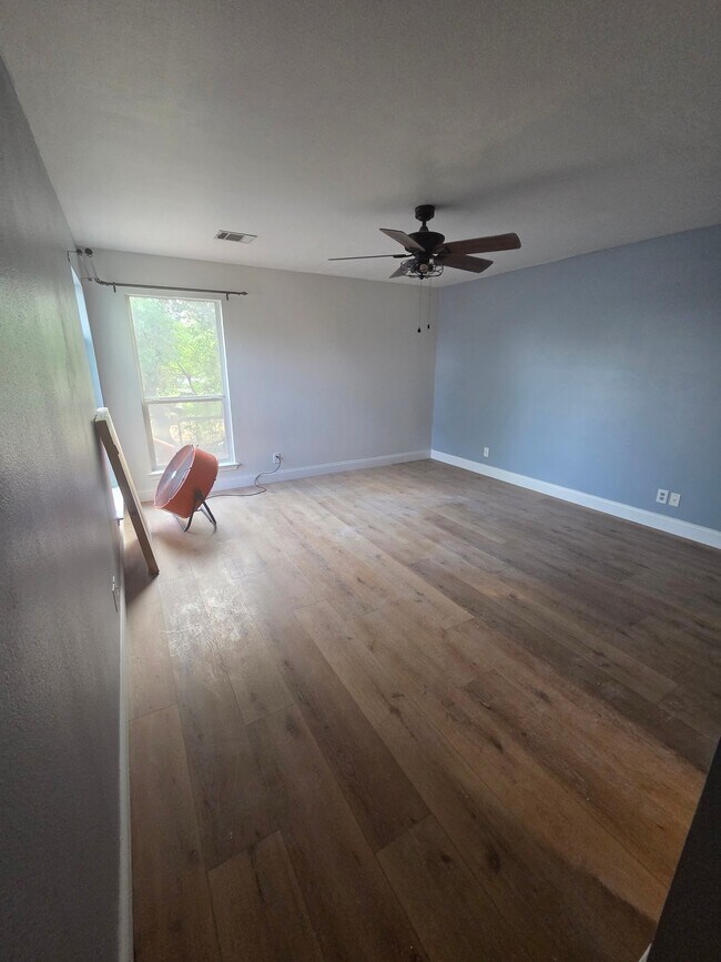 Building Photo - 8826 Fernbrook
