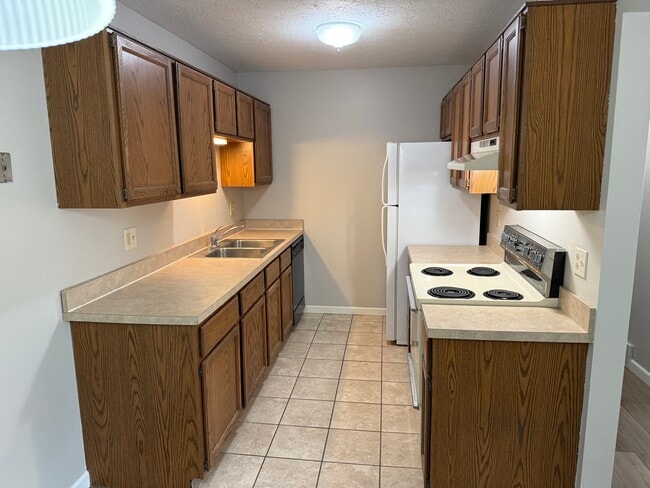 Kitchen - 1544 Cedarwood Dr