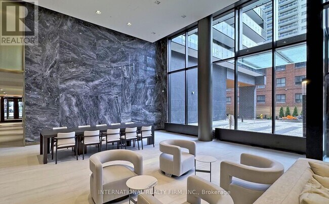 Photo du bâtiment - 127 Broadway Ave