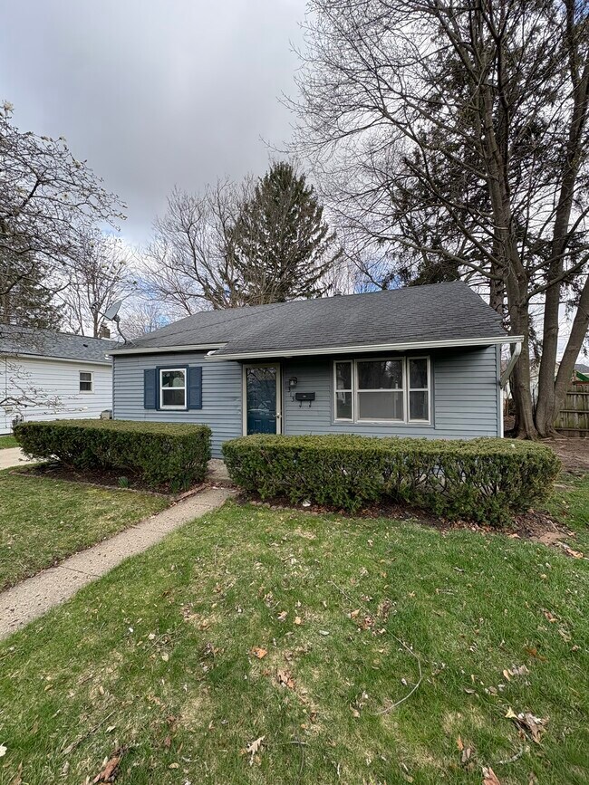 Foto del edificio - 313 E North St