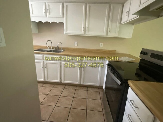 Building Photo - 3 bedroom, 2.5 Bath Condo for Rent