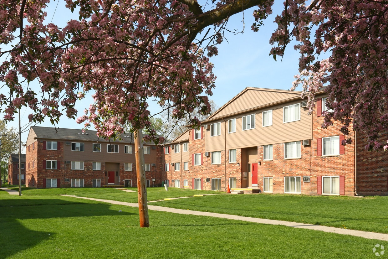 Village Grove of Ypsilanti 1428 Village Ln Ypsilanti, MI