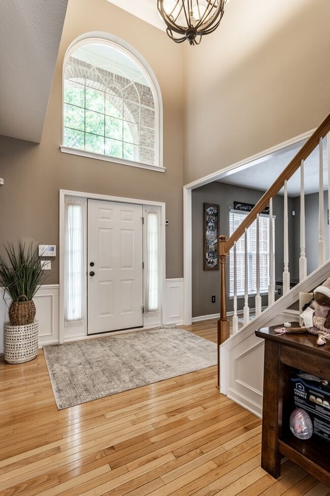 Building Photo - Spacious 5-Bed Home with In-Law Suite, Fin...
