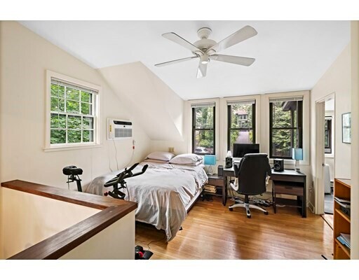 Foto del edificio - 127 Lakeview Ave