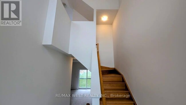 Building Photo - 106 Wascana Rd