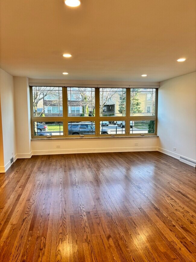 Building Photo - 3350 W Columbia Ave