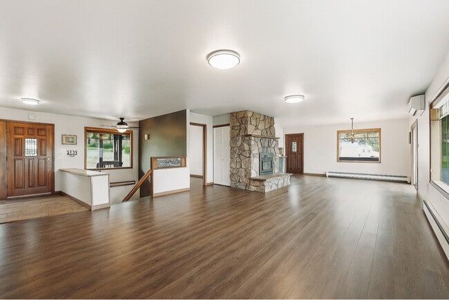 Building Photo - 124 Woodacres Dr