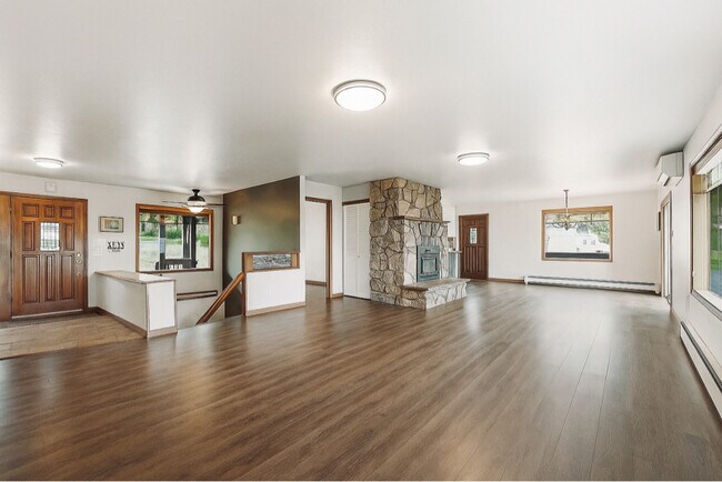 Foto del edificio - 124 Woodacres Dr