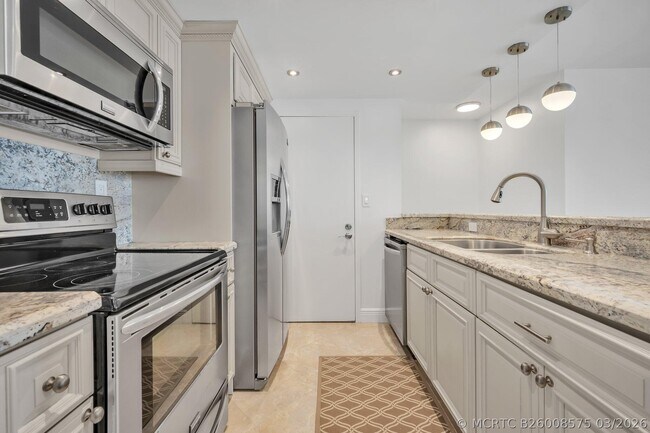 Foto del edificio - 720 Bayshore Dr
