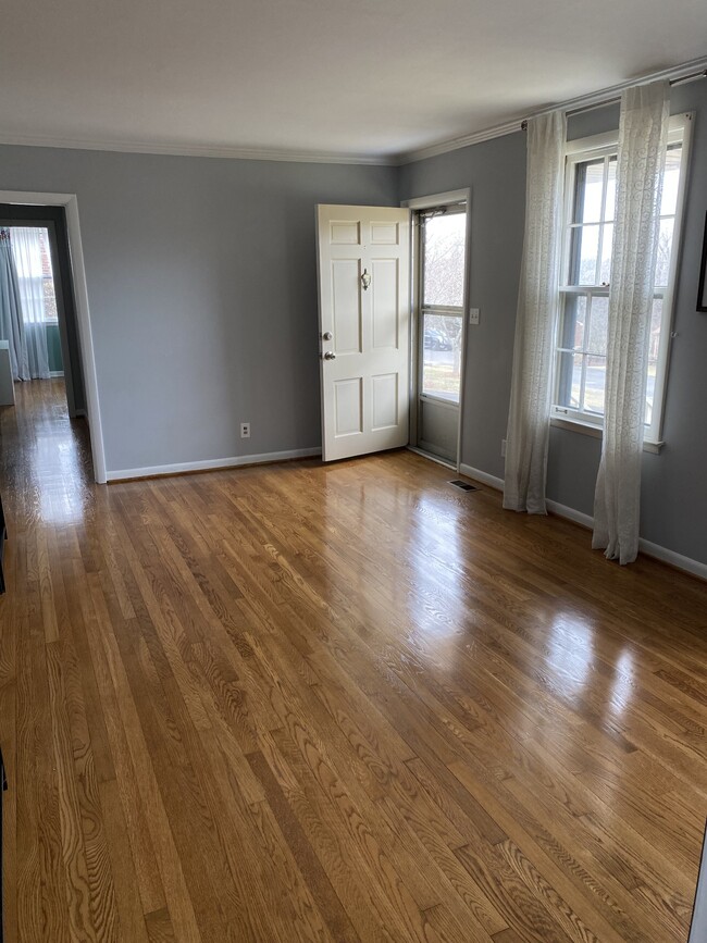 Building Photo - 210 Eldon Ct
