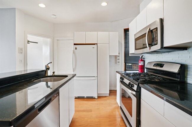 Building Photo - 14 65th St