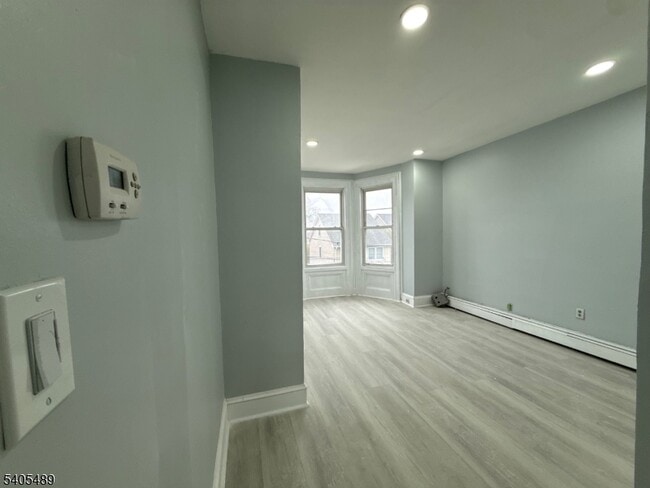 Foto del edificio - 437 Morrissee Ave