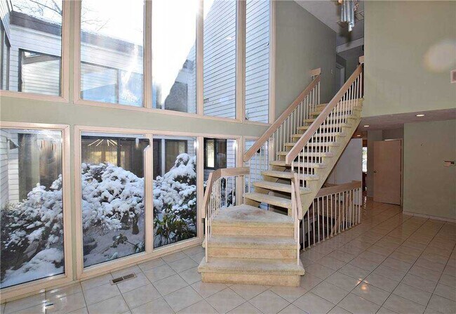 Building Photo - 17 Bristol Dr