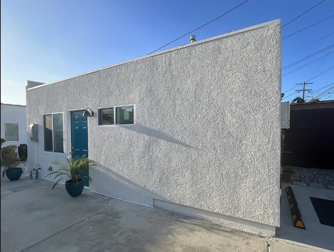 Building Photo - 7501 S Hobart Blvd